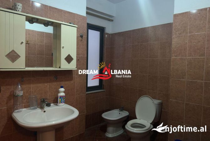 Shtepi ne shitje Apartament ne Tirane, 2+1, Mobilimi Bosh, pa mobiluar, Pagesa 134,000  Euro.