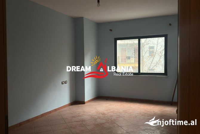Shtepi ne shitje Apartament ne Tirane, 2+1, Mobilimi Bosh, pa mobiluar, Pagesa 134,000  Euro.