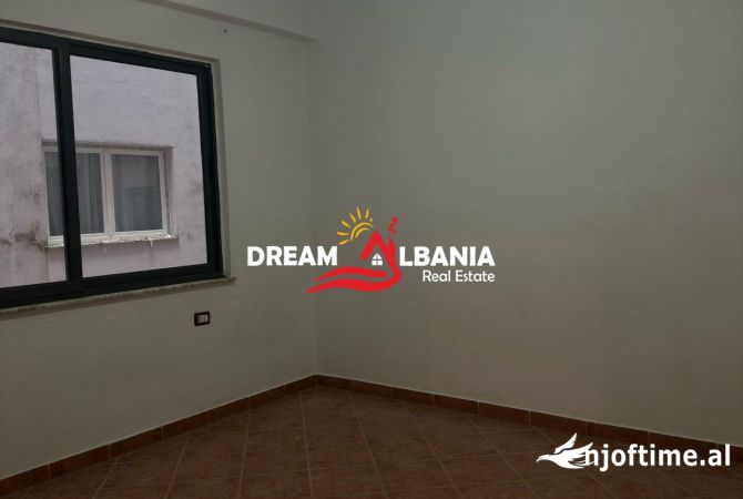 Shtepi ne shitje Apartament ne Tirane, 2+1, Mobilimi Bosh, pa mobiluar, Pagesa 134,000  Euro.