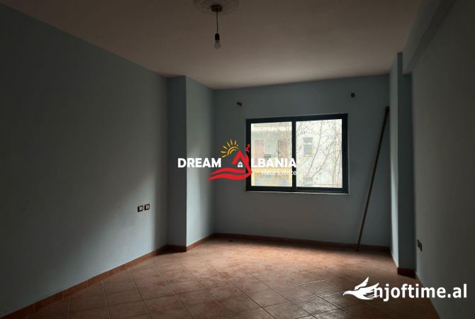 Shtepi ne shitje Apartament ne Tirane, 2+1, Mobilimi Bosh, pa mobiluar, Pagesa 134,000  Euro.
