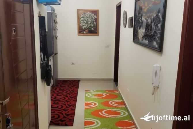 Shtepi ne shitje Apartament ne Tirane, 1+1, Mobilimi E mobiluar, Pagesa 95,000  Euro.