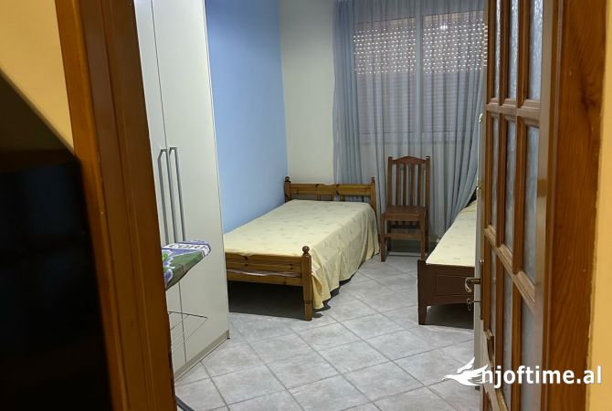 Shtepi me qera Apartament ne Tirane, 2+1, Mobilimi E mobiluar, Pagesa 500  Euro.