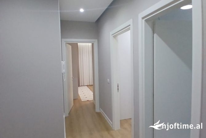Shtepi me qera Apartament ne Tirane, 2+1, Mobilimi E mobiluar, Pagesa 650  Euro.