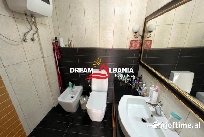 Shtepi ne shitje Apartament ne Tirane, 2+1, Mobilimi E mobiluar, Pagesa 270,000  Euro.