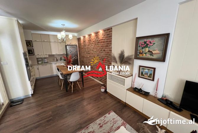 Shtepi ne shitje Apartament ne Tirane, 2+1, Mobilimi E mobiluar, Pagesa 270,000  Euro.