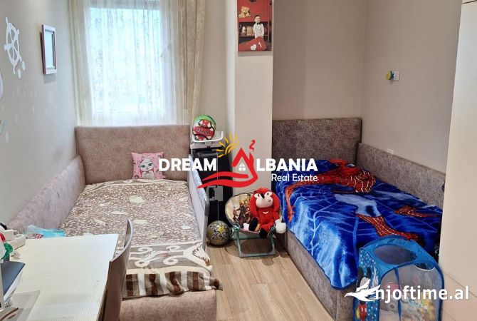 Shtepi ne shitje Apartament ne Tirane, 2+1, Mobilimi E mobiluar, Pagesa 250,000  Euro.