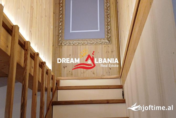 Shtepi me qera Vila Luksoze ne Tirane, 3+1, Mobilimi E mobiluar, Pagesa 1,000  Euro.