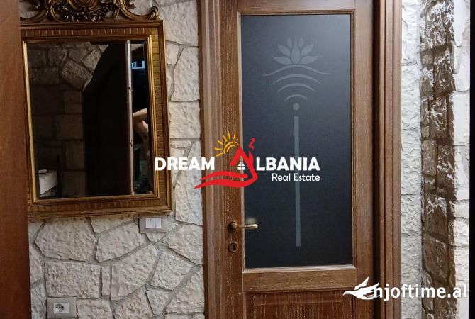 Shtepi me qera Vila Luksoze ne Tirane, 3+1, Mobilimi E mobiluar, Pagesa 1,000  Euro.