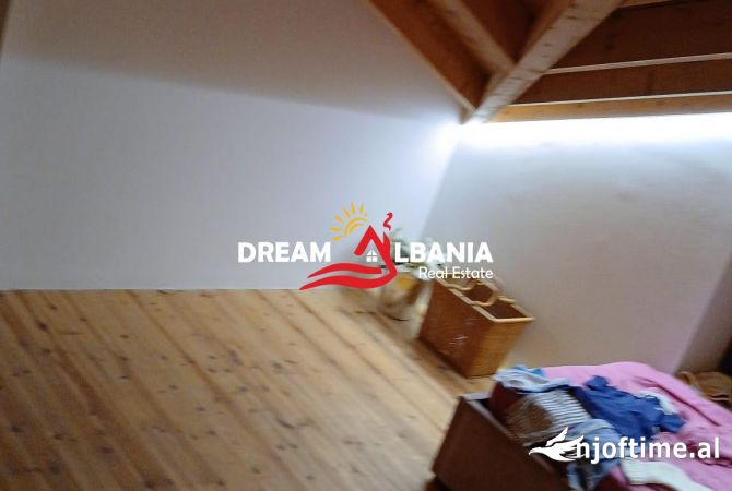 Shtepi me qera Vila Luksoze ne Tirane, 3+1, Mobilimi E mobiluar, Pagesa 1,000  Euro.