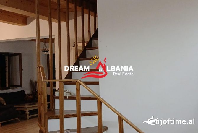 Shtepi me qera Vila Luksoze ne Tirane, 3+1, Mobilimi E mobiluar, Pagesa 1,000  Euro.