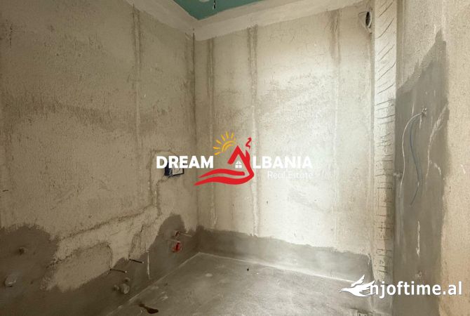 Shtepi ne shitje Apartament ne Vlore, 1+1, Mobilimi Bosh, pa mobiluar, Pagesa 137,682  Euro.