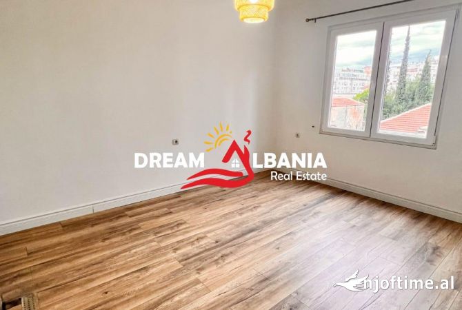 Ambient biznesi me qera 3+1 ne Tirane - 650 Euro