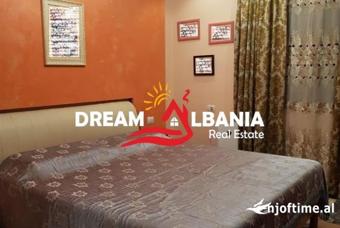 Shtepi ne shitje Vila Luksoze ne Tirane, 6+1, Mobilimi Pjeserisht e mobiluar, Pagesa 280,000  Euro.