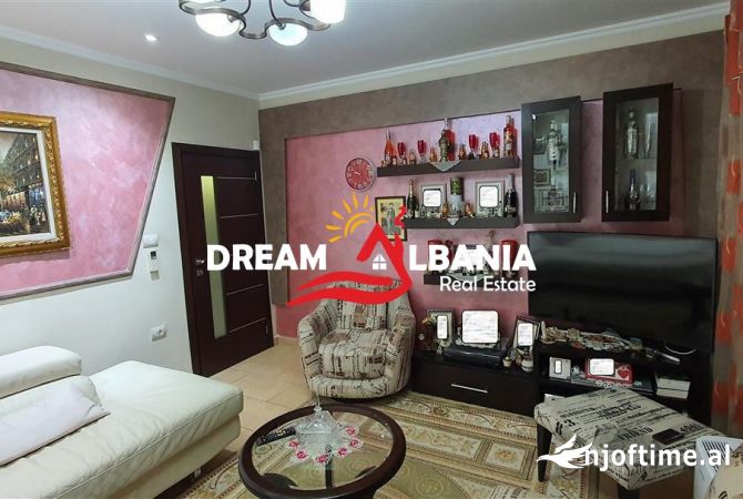 Shtepi ne shitje Vila Luksoze ne Tirane, 6+1, Mobilimi Pjeserisht e mobiluar, Pagesa 280,000  Euro.