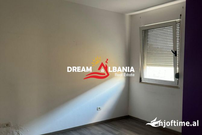 Zyre me qera tek Stadiumi Dinamo ne Tirane ID (42611254)