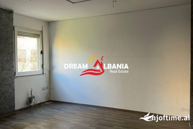 Ambient biznesi me qera 3+1 ne Tirane - 1,500 Euro