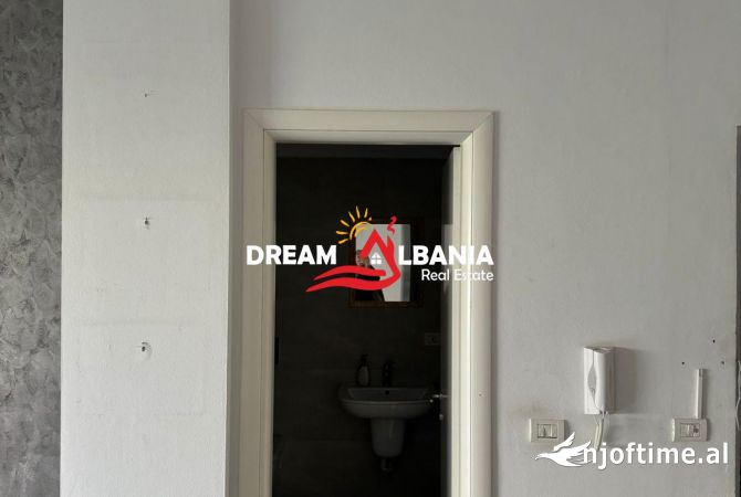 Zyre me qera tek Stadiumi Dinamo ne Tirane ID (42611254)