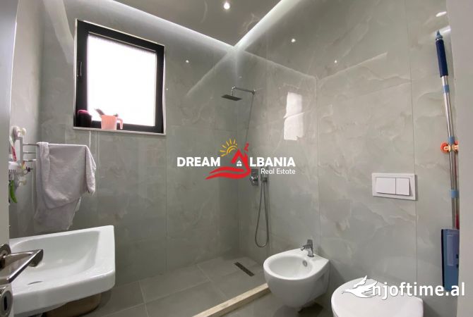 Shtepi ne shitje Apartament ne Tirane, 2+1, Mobilimi E mobiluar, Pagesa 182,000  Euro.