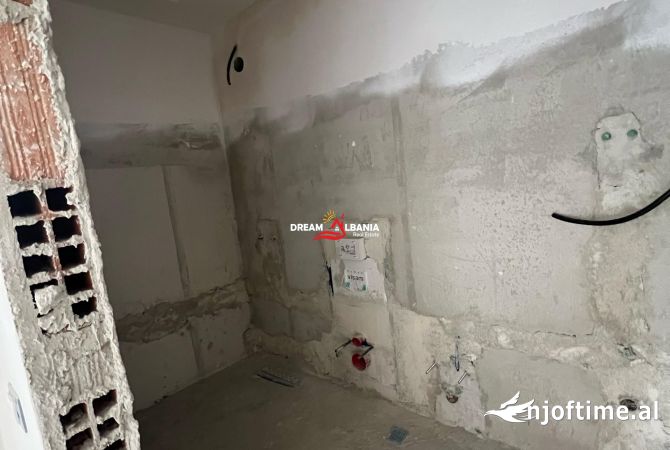 Shtepi ne shitje Apartament ne Tirane, 2+1, Mobilimi Bosh, pa mobiluar, Pagesa 205,000  Euro.