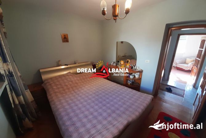 Shtepi ne shitje Apartament ne Tirane, 3+1, Mobilimi Pjeserisht e mobiluar, Pagesa 185,000  Euro.