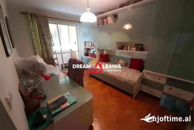 Shtepi ne shitje Apartament ne Tirane, 3+1, Mobilimi Pjeserisht e mobiluar, Pagesa 185,000  Euro.