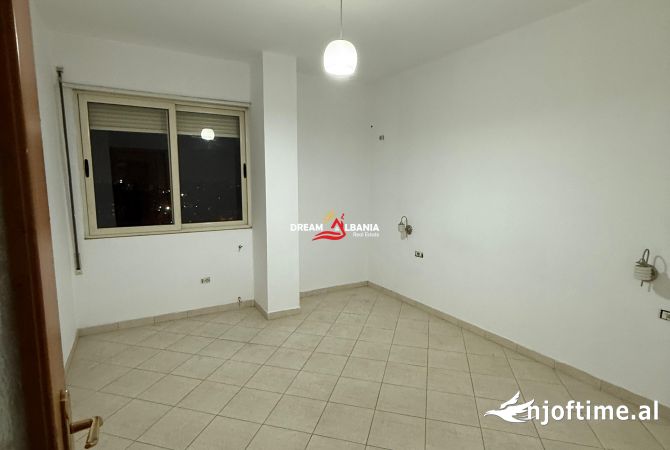 Shtepi ne shitje Apartament ne Tirane, 2+1, Mobilimi Bosh, pa mobiluar, Pagesa 180,000  Euro.
