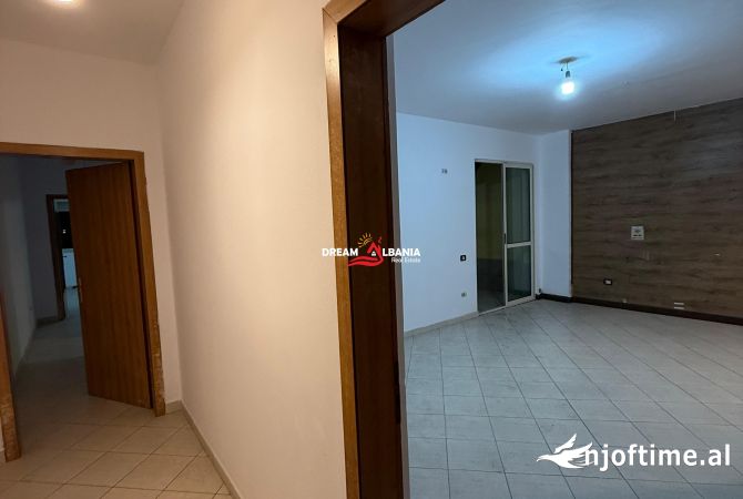 Shtepi ne shitje Apartament ne Tirane, 2+1, Mobilimi Bosh, pa mobiluar, Pagesa 180,000  Euro.