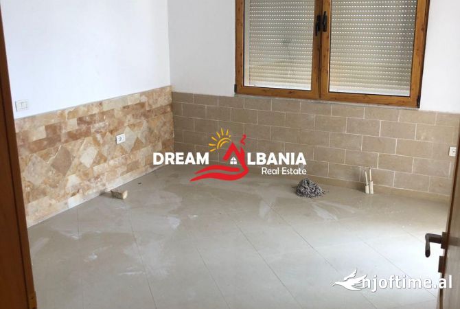 Shtepi ne shitje Vila Luksoze ne Tirane, 7+1, Mobilimi Bosh, pa mobiluar, Pagesa 313,000  Euro.