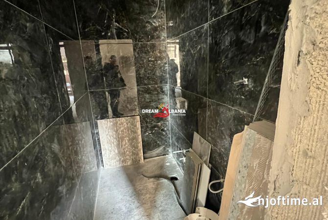 Shtepi ne shitje Apartament ne Tirane, 2+1, Mobilimi Bosh, pa mobiluar, Pagesa 230,000  Euro.