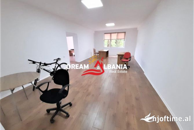 Ambient biznesi me qera 3+1 ne Tirane - 750 Euro
