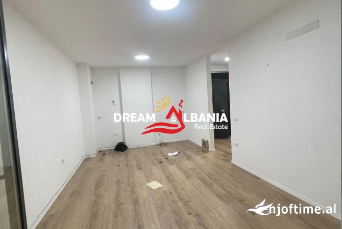 Ambient biznesi me qera 3+1 ne Tirane - 900 Euro