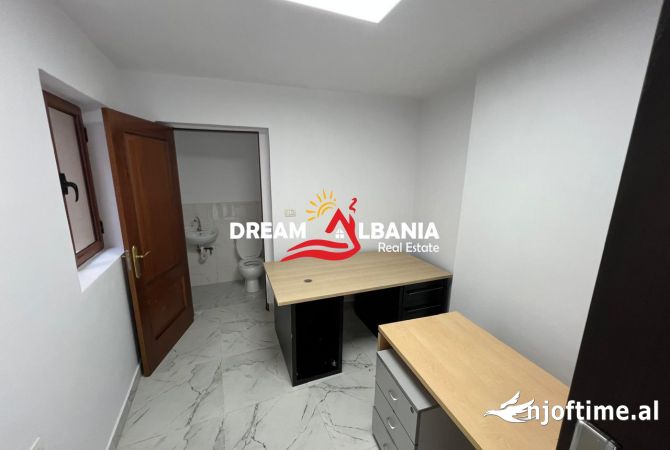 Ambient biznesi me qera 3+1 ne Tirane - 300 Euro