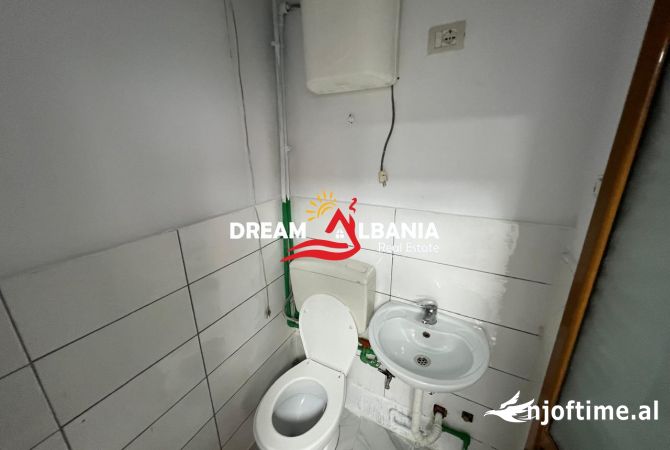Ambient biznesi me qera 3+1 ne Tirane - 300 Euro