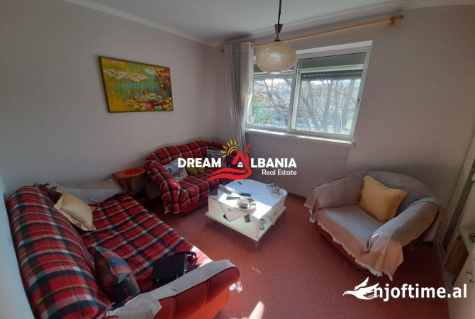 Shtepi ne shitje Apartament ne Tirane, 3+1, Mobilimi Pjeserisht e mobiluar, Pagesa 185,000  Euro.