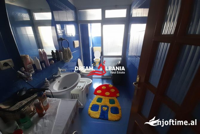 Shtepi ne shitje Apartament ne Tirane, 3+1, Mobilimi Pjeserisht e mobiluar, Pagesa 185,000  Euro.