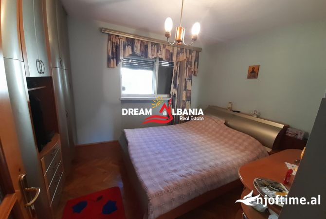 Shtepi ne shitje Apartament ne Tirane, 3+1, Mobilimi Pjeserisht e mobiluar, Pagesa 185,000  Euro.