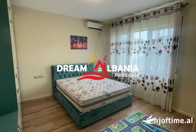 Shtepi me qera Apartament ne Tirane, 3+1, Mobilimi E mobiluar, Pagesa 1,200  Euro.