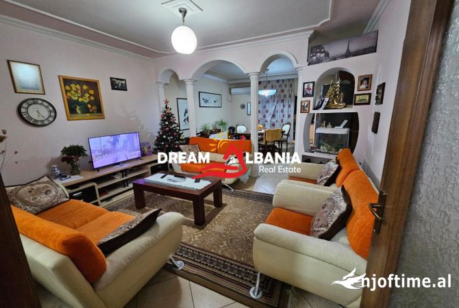 Shtepi ne shitje Apartament ne Tirane, 2+1, Mobilimi E mobiluar, Pagesa 227,000  Euro.