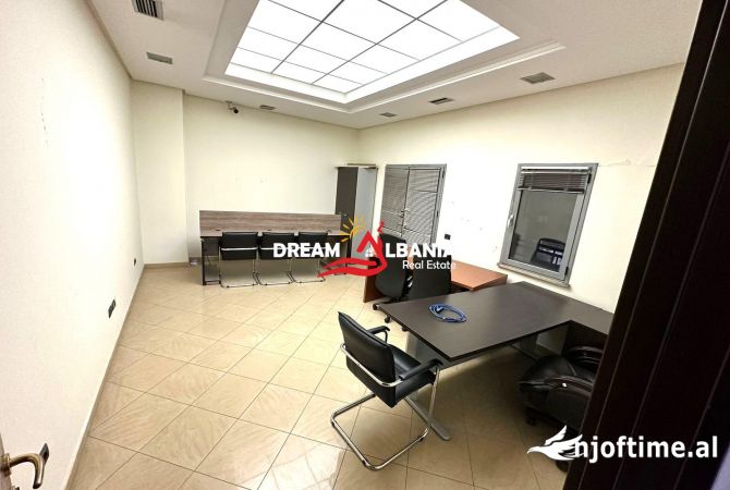 Zyre me qera open space ne zonen e Zogut Zi, buze rruges ne Tirane (ID 4261965)