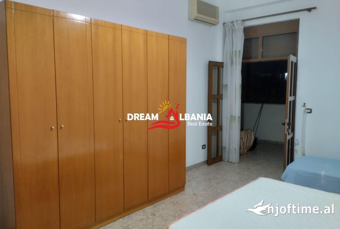 Shtepi me qera Shtepi Private ne Tirane, 3+1, Mobilimi E mobiluar, Pagesa 600  Euro.