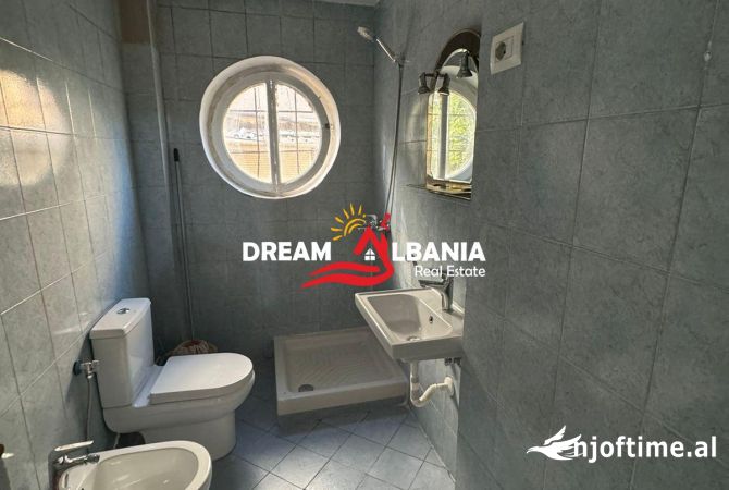 Shtepi me qera Apartament ne Tirane, 2+1, Mobilimi Bosh, pa mobiluar, Pagesa 50,000  Leke.