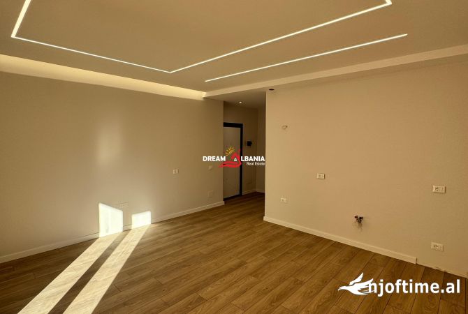 Shtepi ne shitje Apartament ne Tirane, 1+1, Mobilimi Bosh, pa mobiluar, Pagesa 125,000  Euro.
