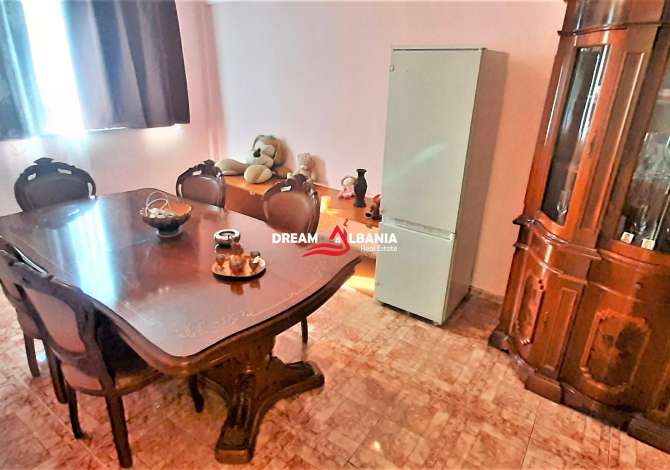 Shtepi ne shitje  ne Tirane, 4+1, Mobilimi Pjeserisht e mobiluar, Pagesa 83,000  Euro.