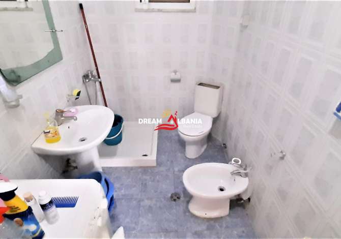 Shtepi ne shitje  ne Tirane, 4+1, Mobilimi Pjeserisht e mobiluar, Pagesa 83,000  Euro.