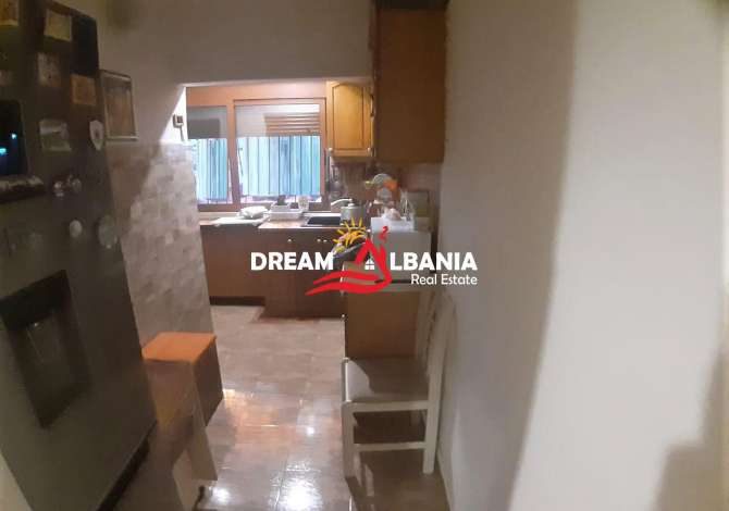 Shtepi ne shitje  ne Tirane, 2+1, Mobilimi E mobiluar, Pagesa 60,000  Euro.