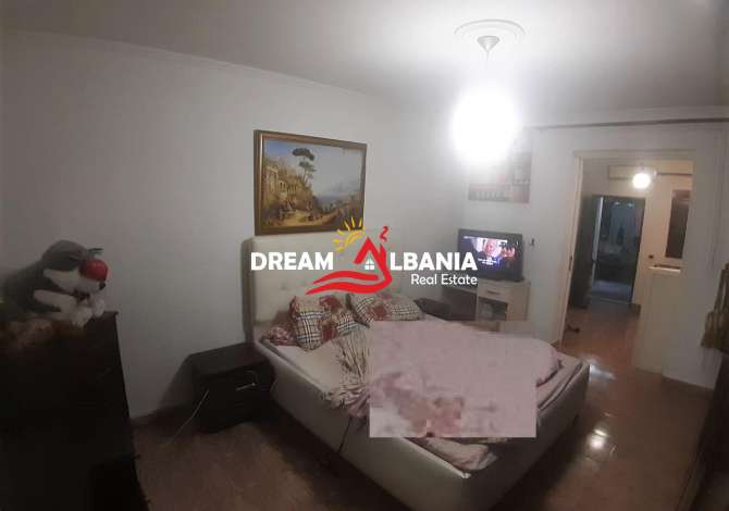 Shtepi ne shitje  ne Tirane, 2+1, Mobilimi E mobiluar, Pagesa 60,000  Euro.