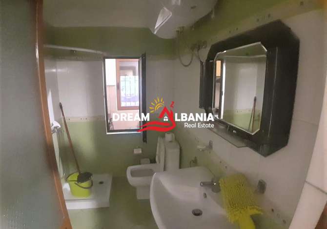 Shtepi ne shitje  ne Tirane, 2+1, Mobilimi E mobiluar, Pagesa 60,000  Euro.