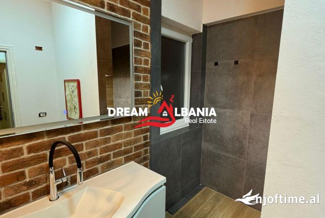 Shtepi me qera Apartament ne Tirane, 2+1, Mobilimi E mobiluar, Pagesa 800  Euro.