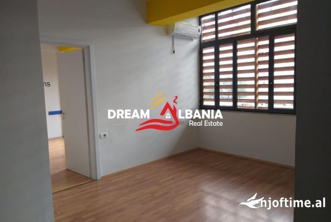Ambient biznesi me qera 3+1 ne Tirane - 800 Euro
