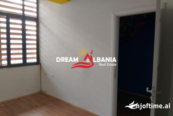 Ambjent biznesi me qera ne rrugen Bardhyl prane Bar Oslo (ID 4271506).